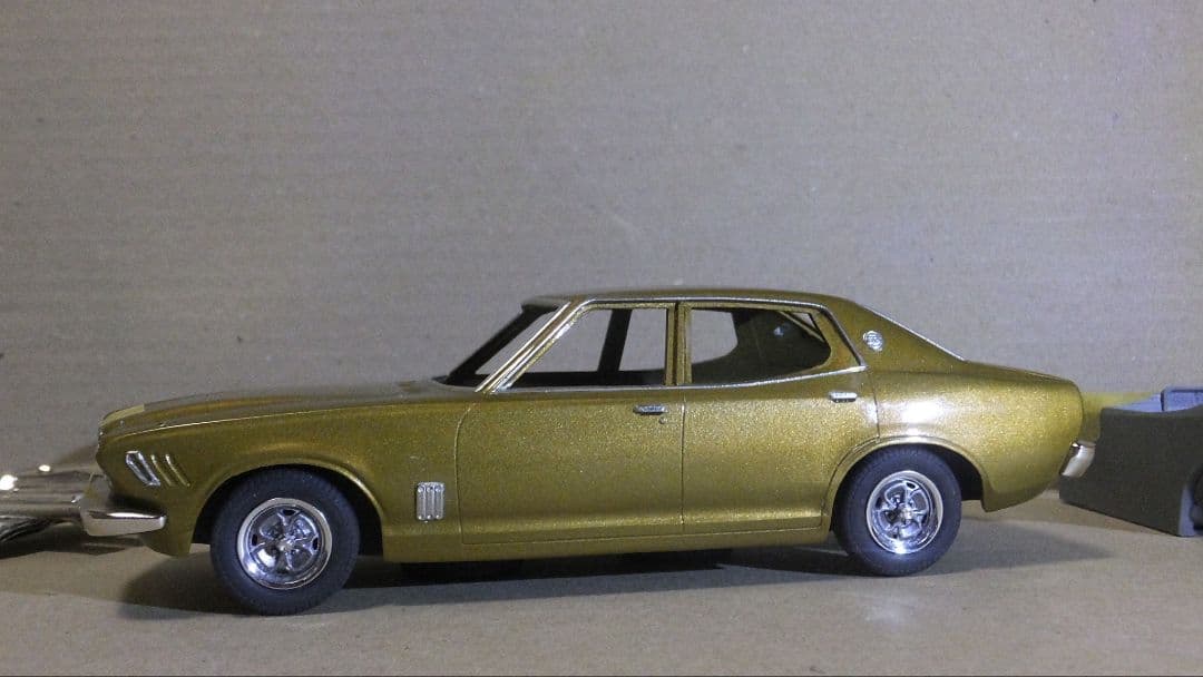 仕上げ中　610 ブルーバードu 2000GT-X サメブル