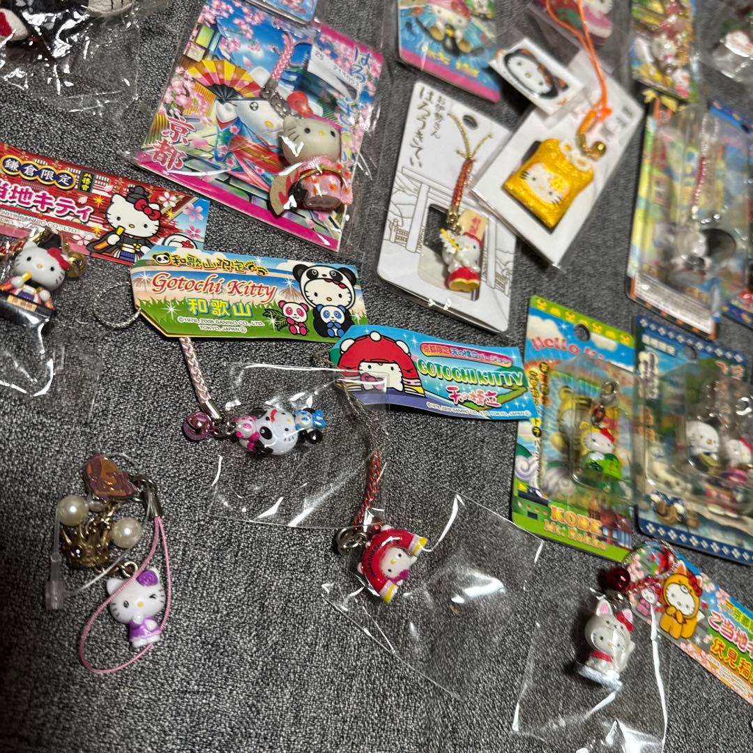 大量♡ハローキティご当地根付ストラップ　ファスナーストラップなど　まとめて60個