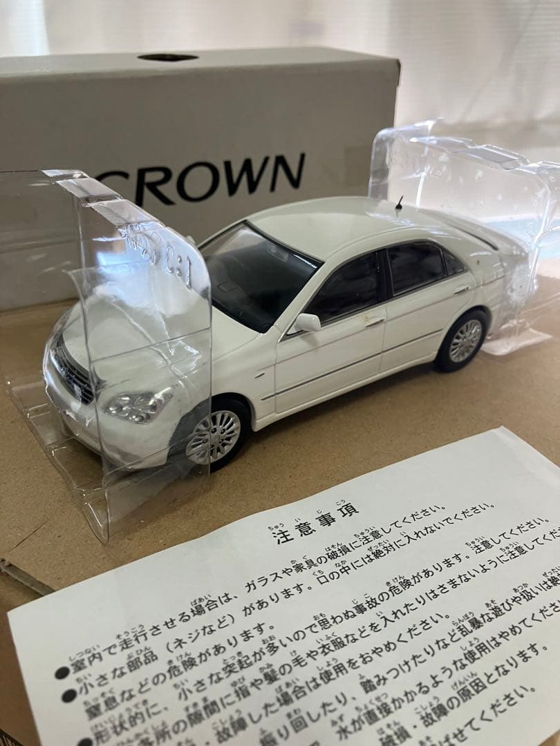 非売品　希少箱付き ZERO CROWN (前期型) ホワイト 1/30ミニカー