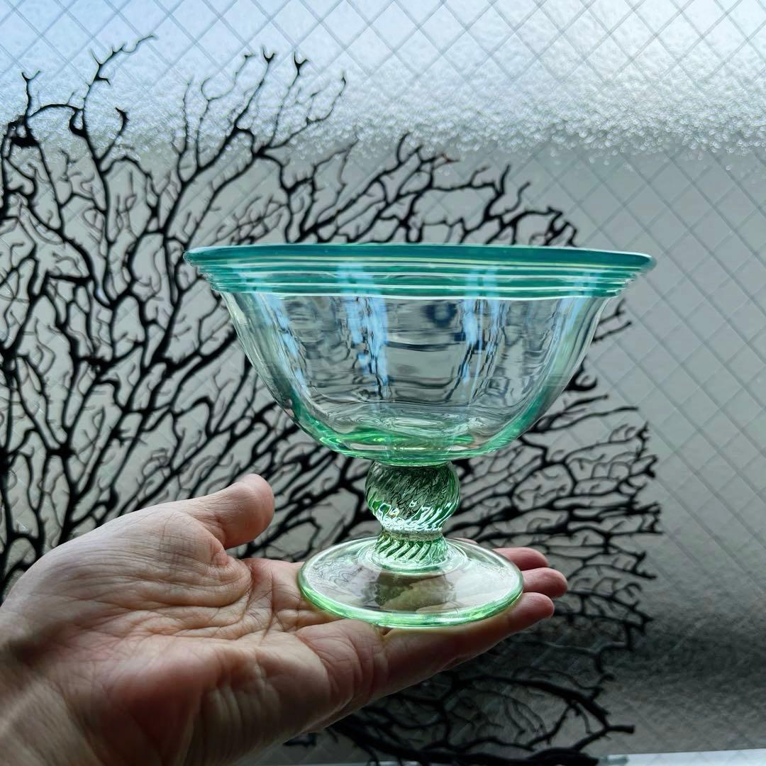 骨董　時代ガラス　希少　若草色　乳白色暈し　千段巻き　反り口　氷コップ　ウラン