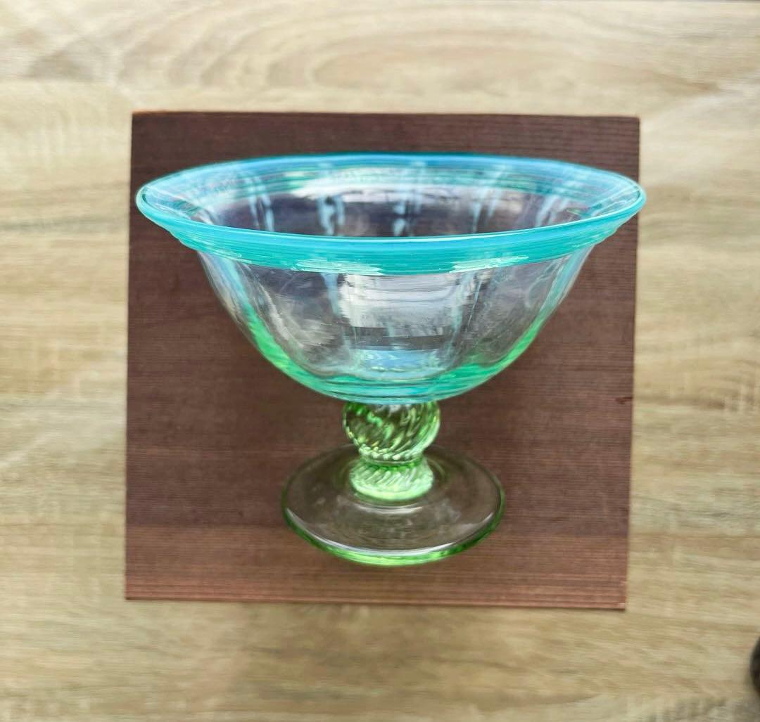 骨董　時代ガラス　希少　若草色　乳白色暈し　千段巻き　反り口　氷コップ　ウラン
