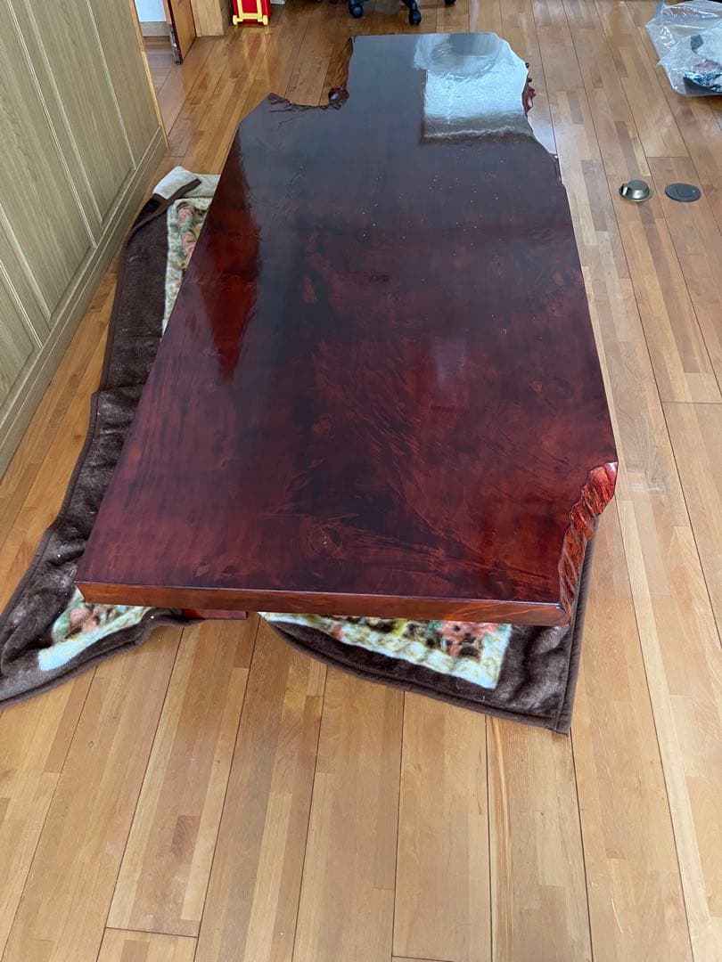 ダークレッドの木製座卓（無垢材）