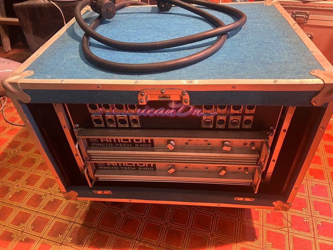 Crown社のパワーアンプ「Macro-Tech 2400」　　2台セット