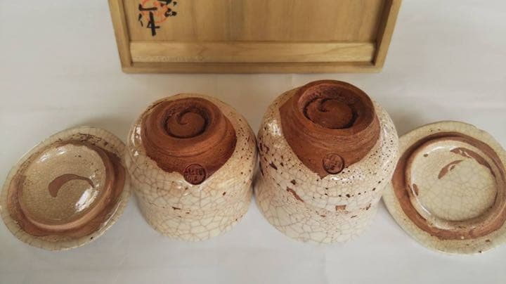 楽山焼　玉井楽山作　天神蟹精密彫り　蓋付き夫婦湯呑み茶碗　共箱（未使用品）