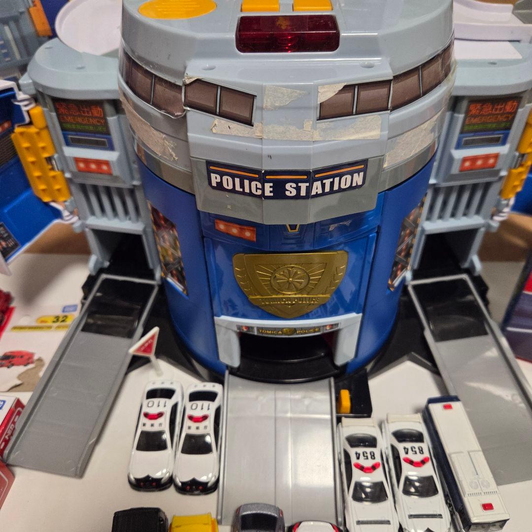 【まとめ売り】トミカ53台＋変形ポリスステーション ミニカー