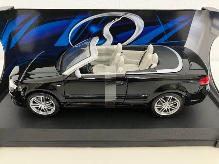 【Audi RS4】1/18 マイスト製 ミニカー箱付