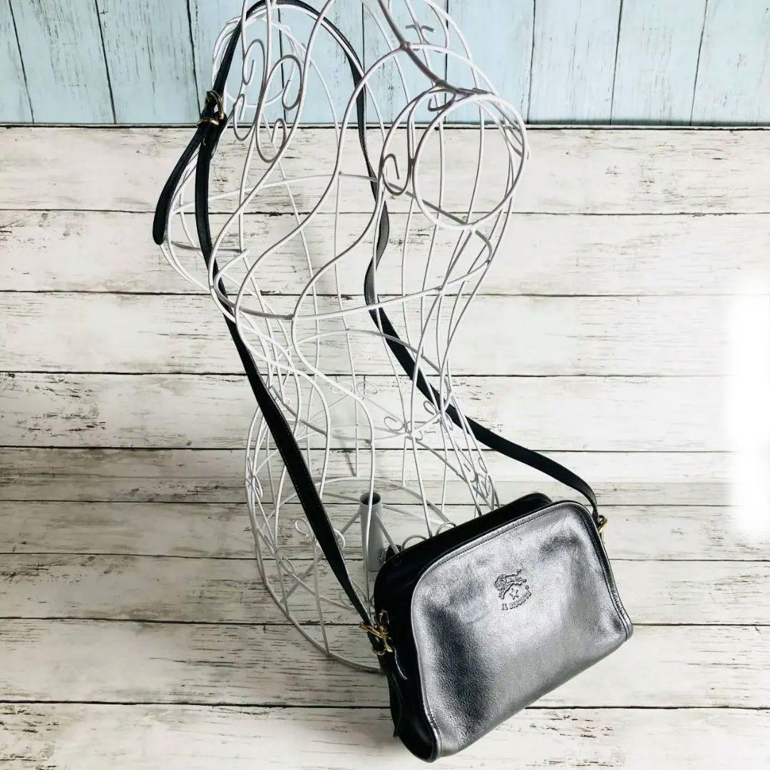 ダチリエさま専用【美品　高級感漂う黒の本革】ショルダーバッグ　バイソン刻印