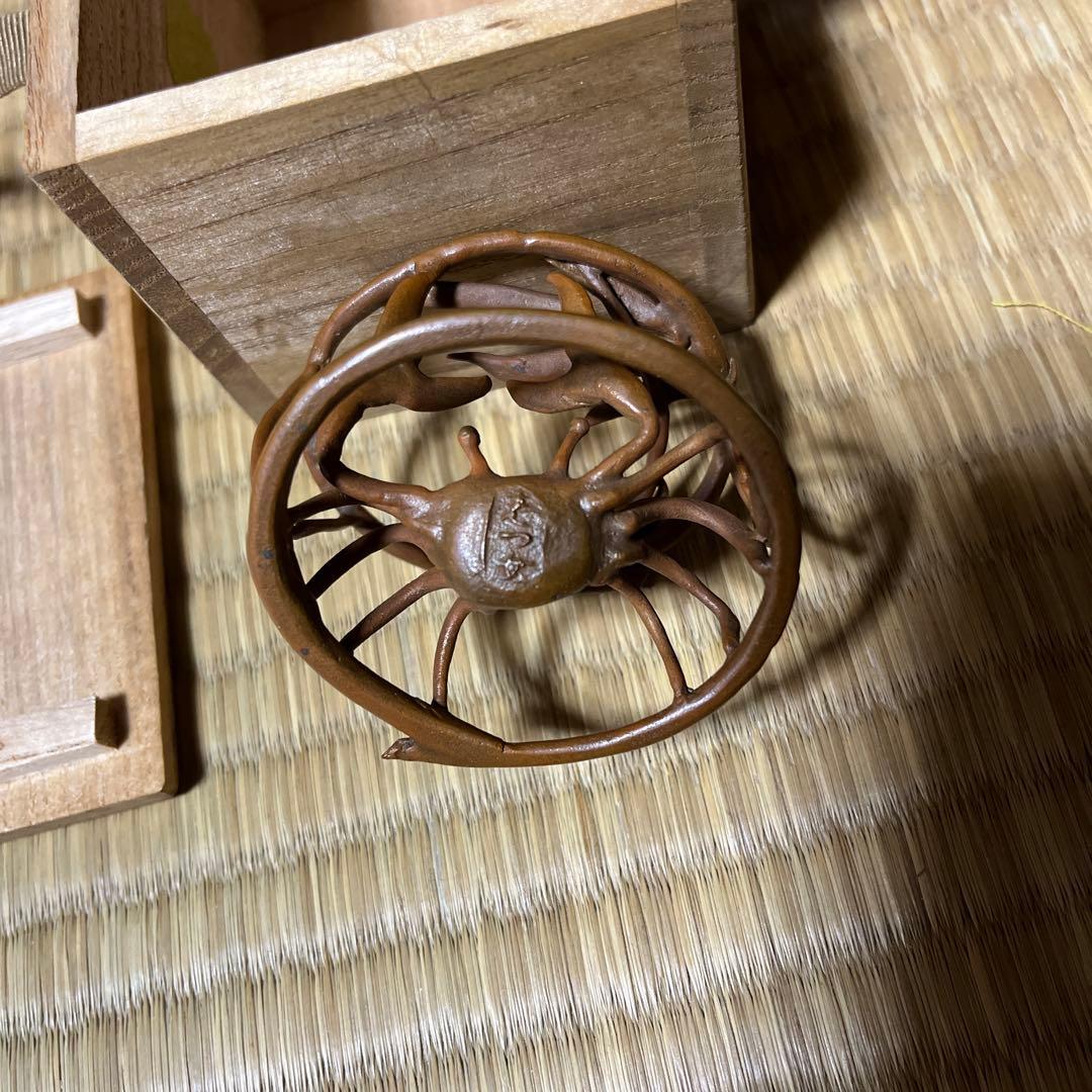 金属製かに工芸品 木箱付き　蝋型鋳物　酒井静女作　茶道具　蓋置