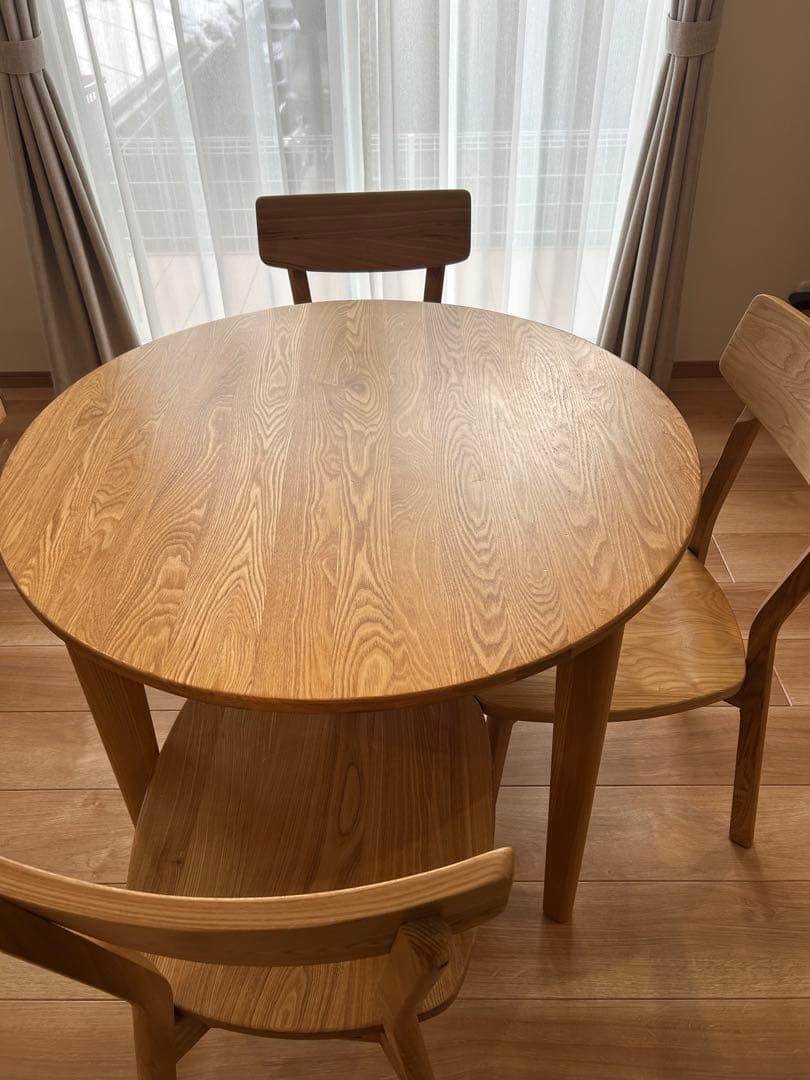 円形木製ダイニングテーブル 2023年製