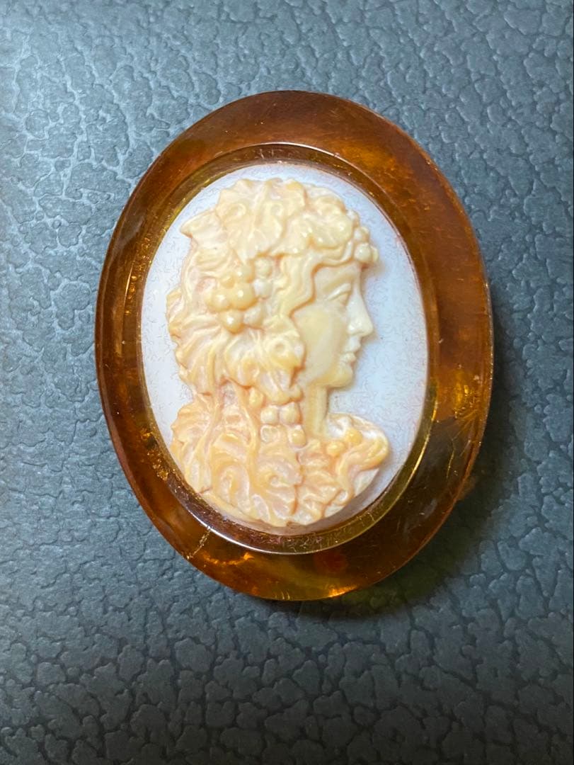 琥珀カメオブローチ