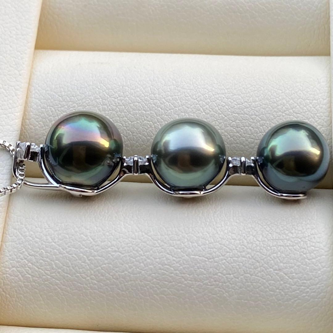 本真珠　南洋黒蝶真珠3連パールネックレストップ　ピーコックグリーン虹色PT804