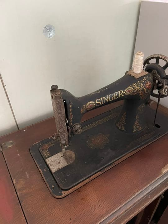 SINGER(シンガー )社製のアンティークミシンです。