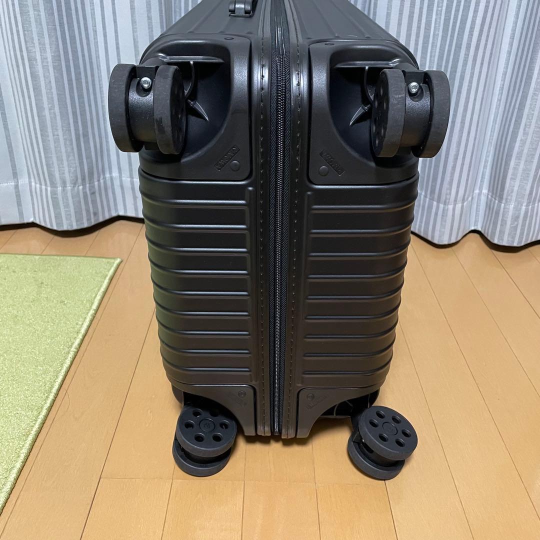 RIMOWA リモワ エッセンシャル　essential キャリーケース