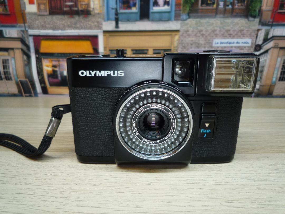 ☆ストロボ付きハーフカメラ☆ OLYMPUS PEN EF　㉖