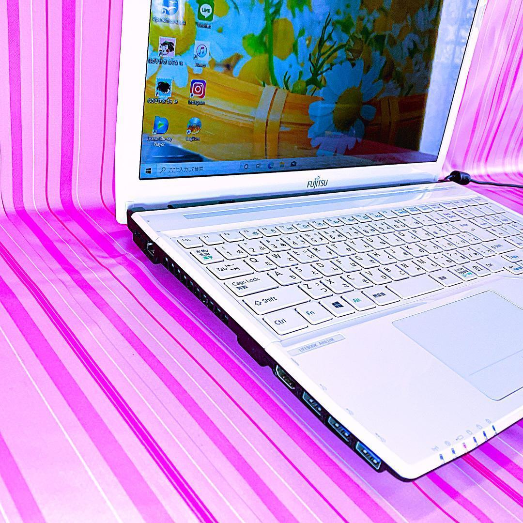 良品✨DVDやＣＤも聞ける1点物✨富士通白ノートパソコンカメラ付大容量69750