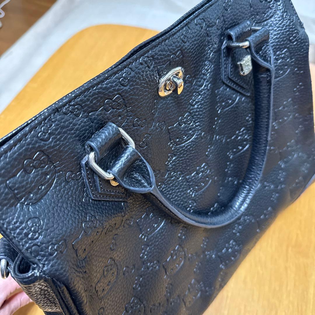 ラウンジフライ　ハローキティ コラボ型押しトートバッグ 黒