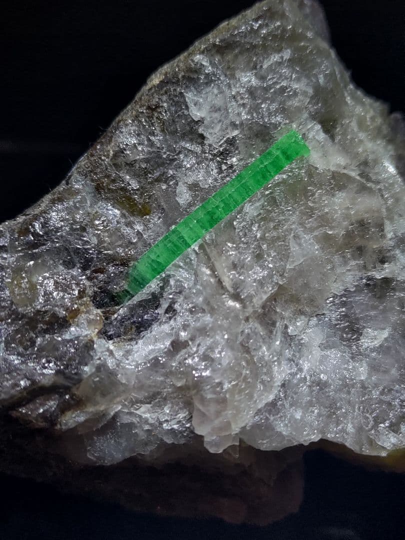 エメラルド ミネラル 鉱石 鉱物 原石 標本 母岩付き