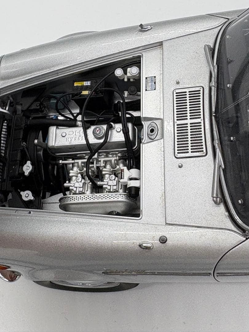 オートアート AUTOart DATSUN SR311 1967 1/18