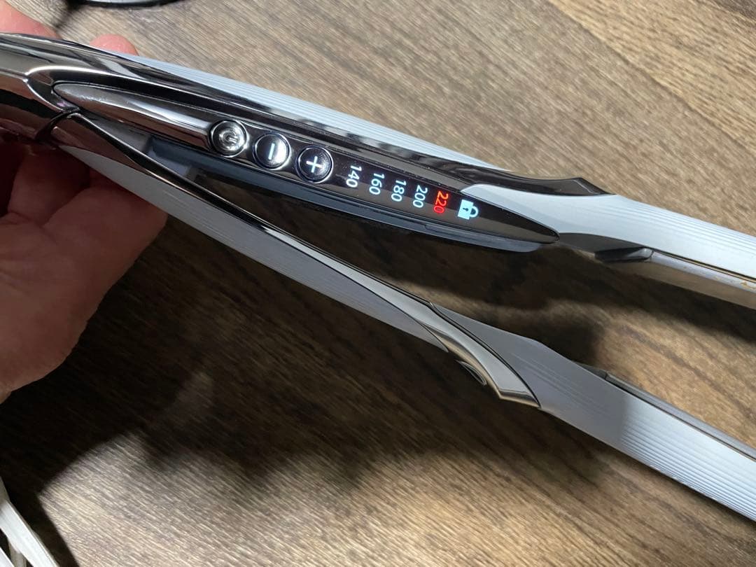 2025年10月新品購入 ストレートヘアアイロン 140-220℃