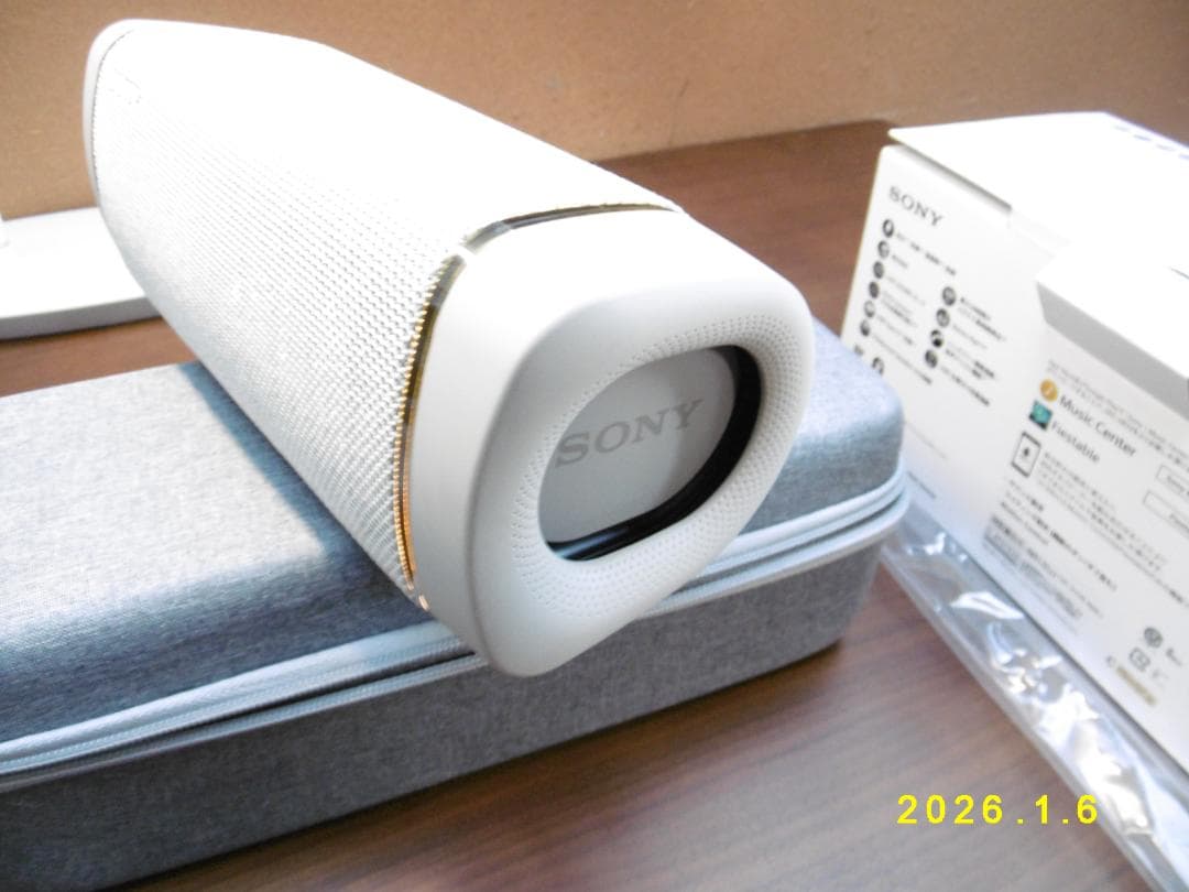 SONY SRS-XB33 ベージュ　美品　ケース付き①