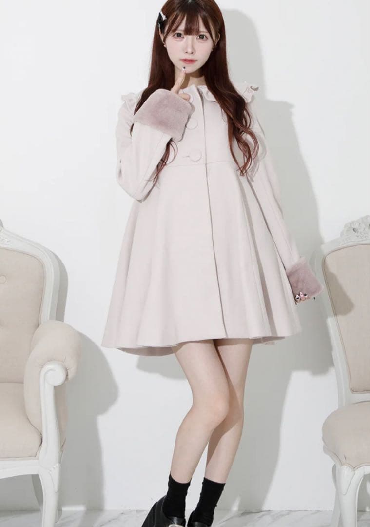 pium ビジューカラードーリーフレアコート ピンク