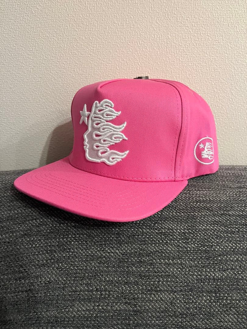 希少 海外限定 HELLSTAR OG PINK SNAP BACK CAP