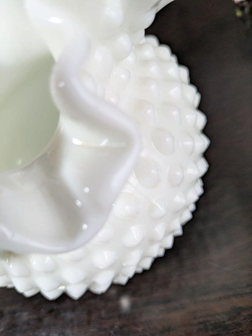 フェントン　ホブネイル　ホワイトガラス製フリルエッジ花瓶　お値下げ中