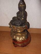 古い木製仏像　本格漆　金箔　蓮坐　時代あり　蓮座に金箔