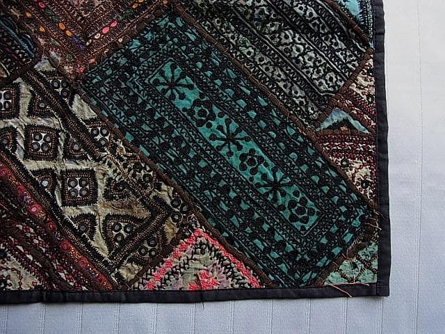 ★A2102★　67×134㎝　古い民族　刺繍　パッチワーク　アンティーク