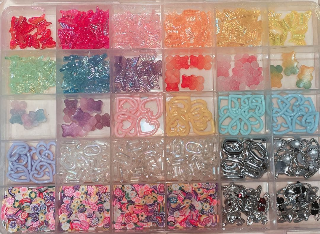 ネイルパーツ　まとめ売り　大量　デコパーツ　キラキラ　ビジュー　キャラクター