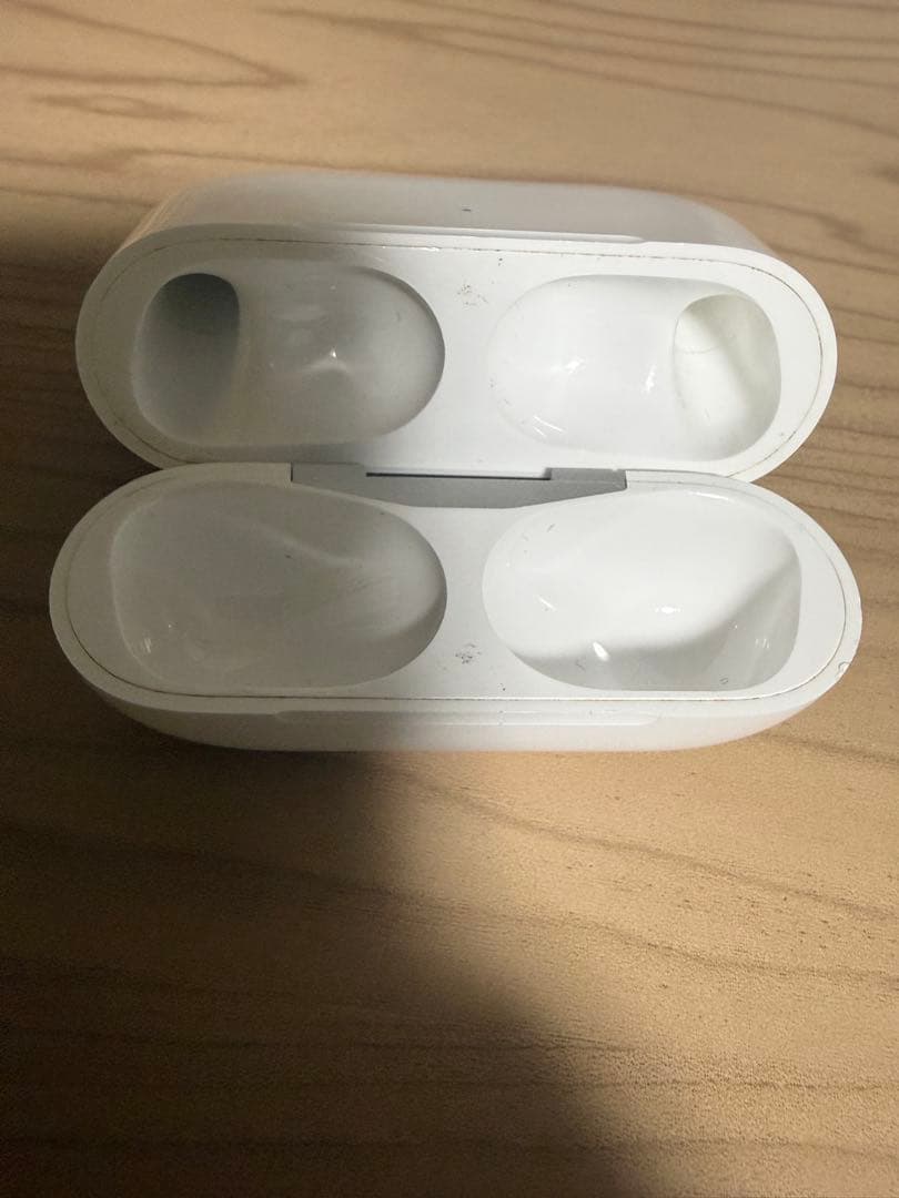 Apple AirPods Pro 第2世代　Lightning 保護ケース付き