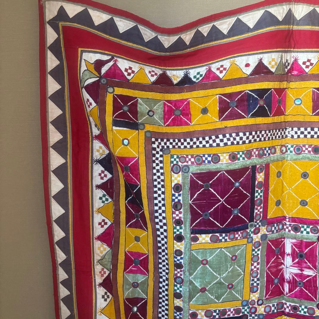 インドアンティークミラーワーク刺繍タペストリー