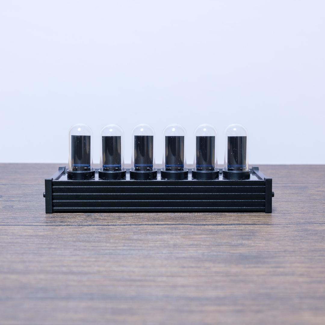 ニキシー菅時計のようなデザインのデジタル置き時計 ニキシー菅 デジタルクロック