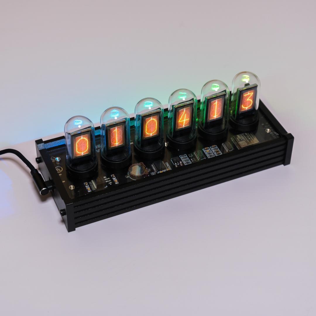 ニキシー菅時計のようなデザインのデジタル置き時計 ニキシー菅 デジタルクロック