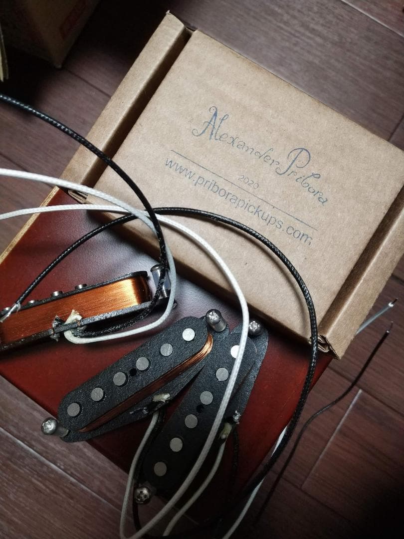 ラージ!リバース!!スキャロップ!!!【希少ネック90'sフェンジャパストラト】