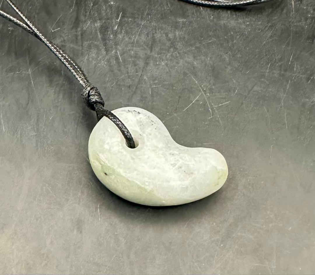 2025.11.22ロウカン勾玉　糸魚川ロウカン翡翠