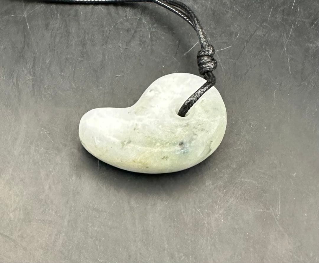 2025.11.22ロウカン勾玉　糸魚川ロウカン翡翠