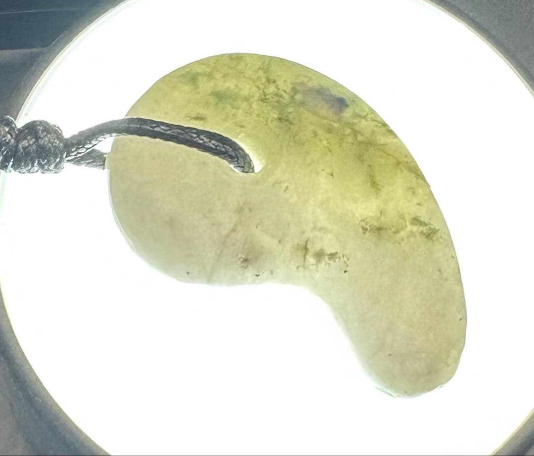 2025.11.22ロウカン勾玉　糸魚川ロウカン翡翠