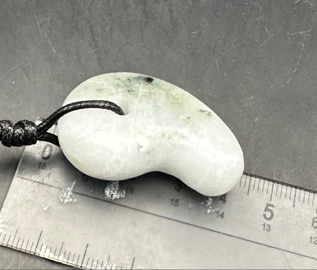 2025.11.22ロウカン勾玉　糸魚川ロウカン翡翠