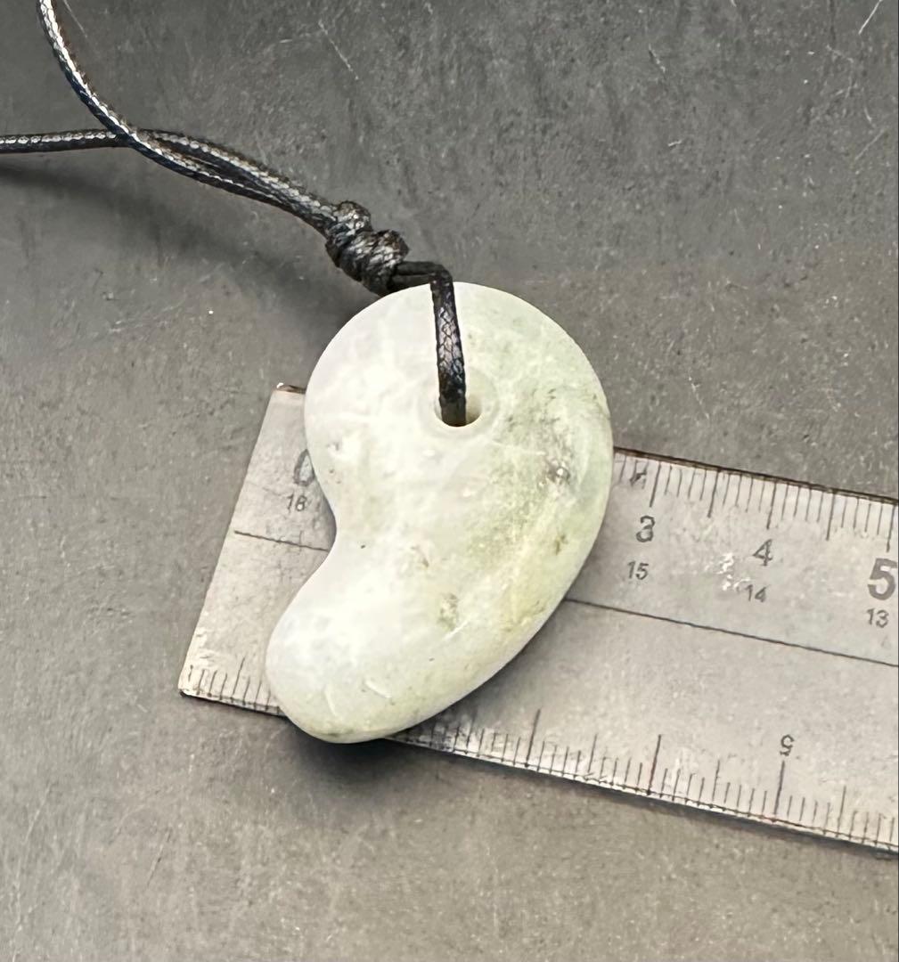 2025.11.22ロウカン勾玉　糸魚川ロウカン翡翠