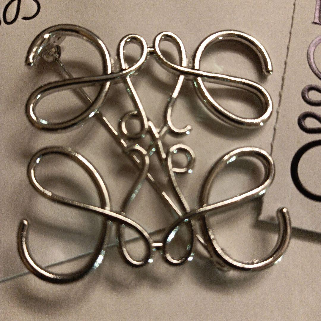 美品　ロエベ　ブローチ　アナグラムブローチ　シルバー