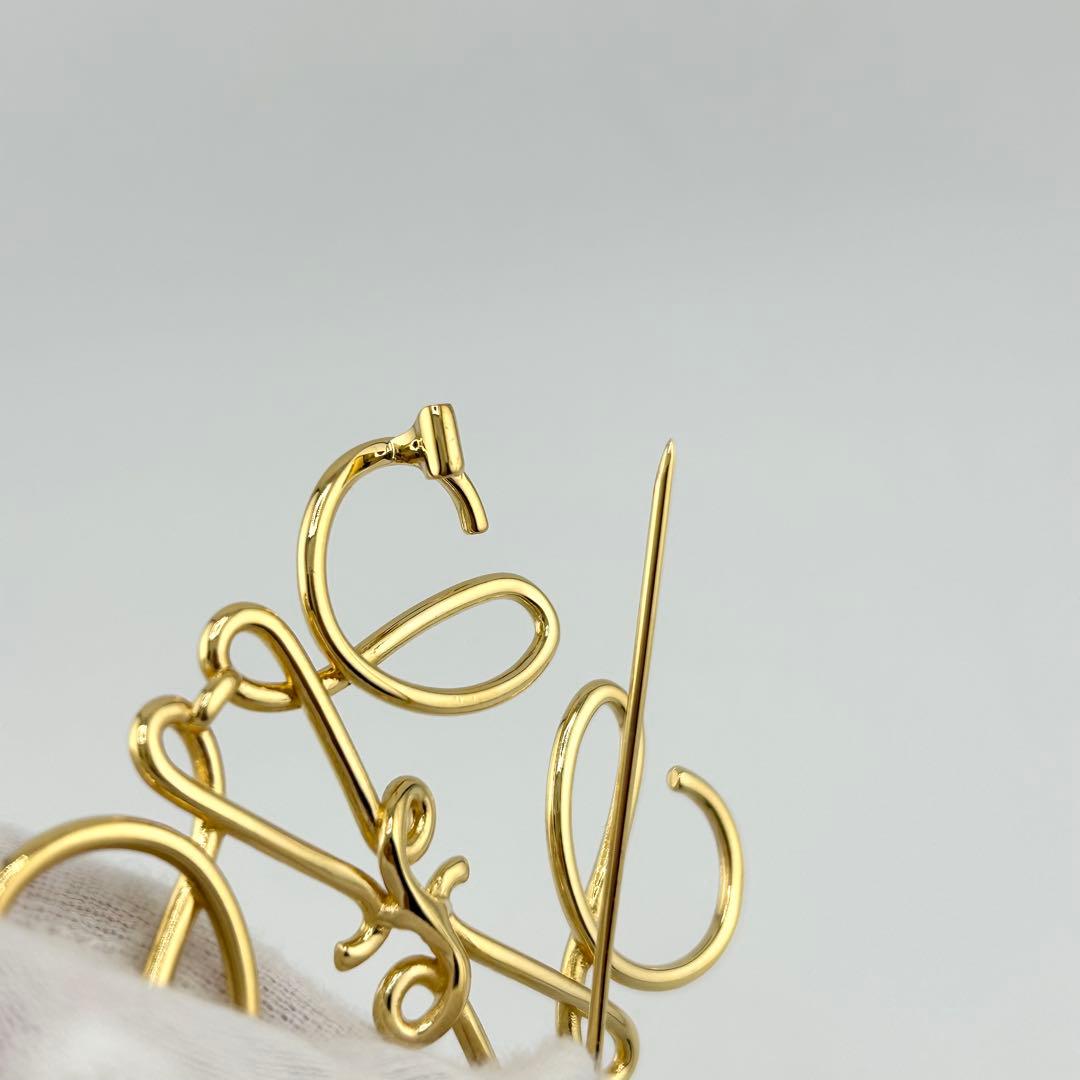 ✨未使用級・箱保存袋付き✨　LOEWE ロエベ　ブローチ　アナグラム　ゴールド