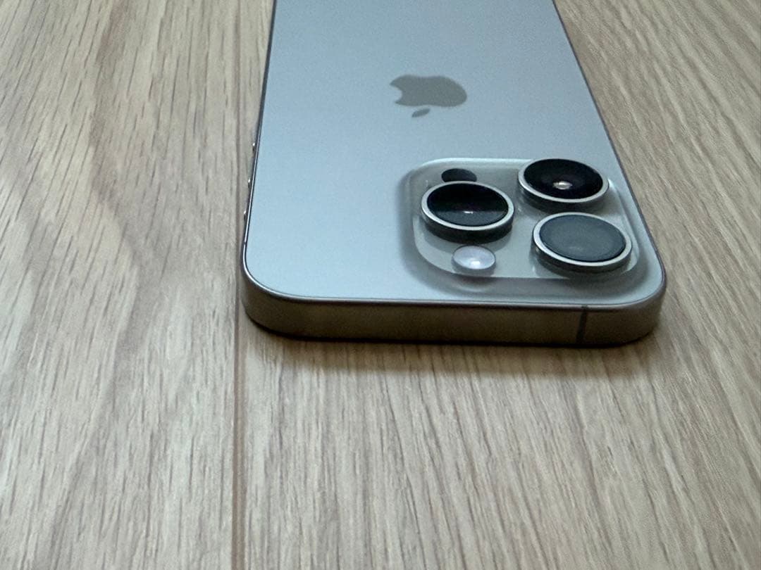 Apple iPhone 15 Pro ナチュラルチタニウム 本体