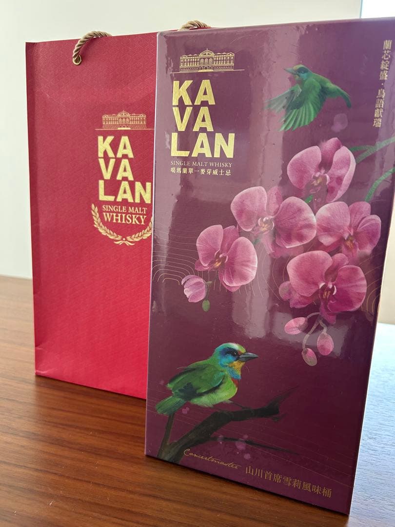 kAVALAN ウィスキー　箱入り　現地購入