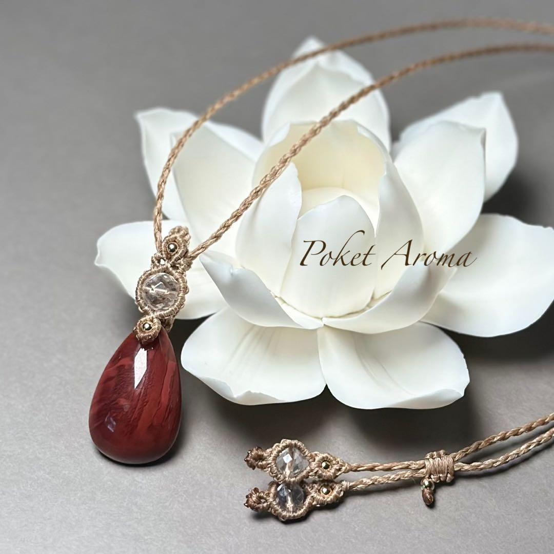 『紅景』アンデシンドロップと水晶のマクラメペンダントネックレス