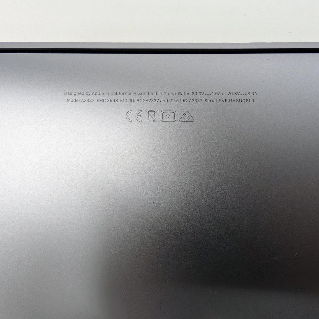 ジャンク品MacBook Air (M1, 2020) A2337 - 画面破損