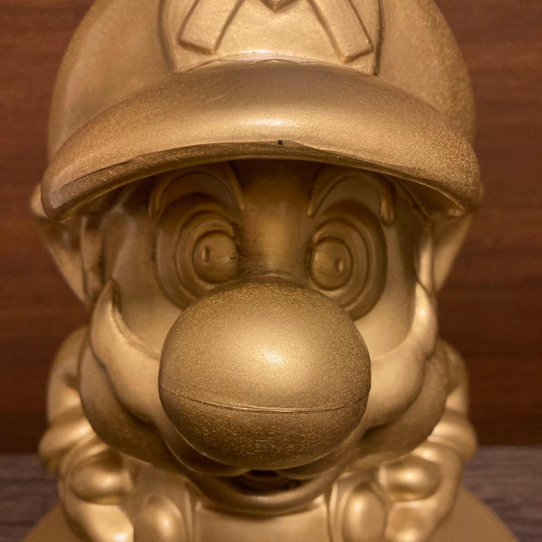 任天堂ゴールドマリオ　台座あり