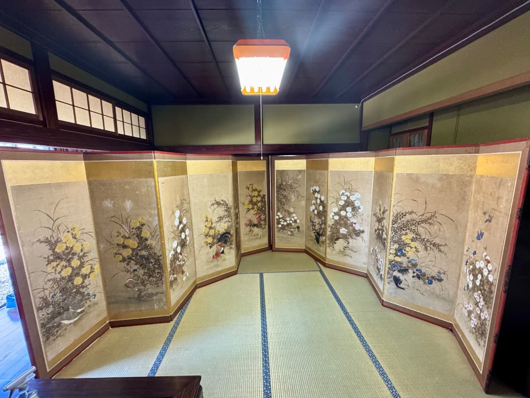 明治後期 六曲 一 双屏風 金沢金箔 猫犬絵