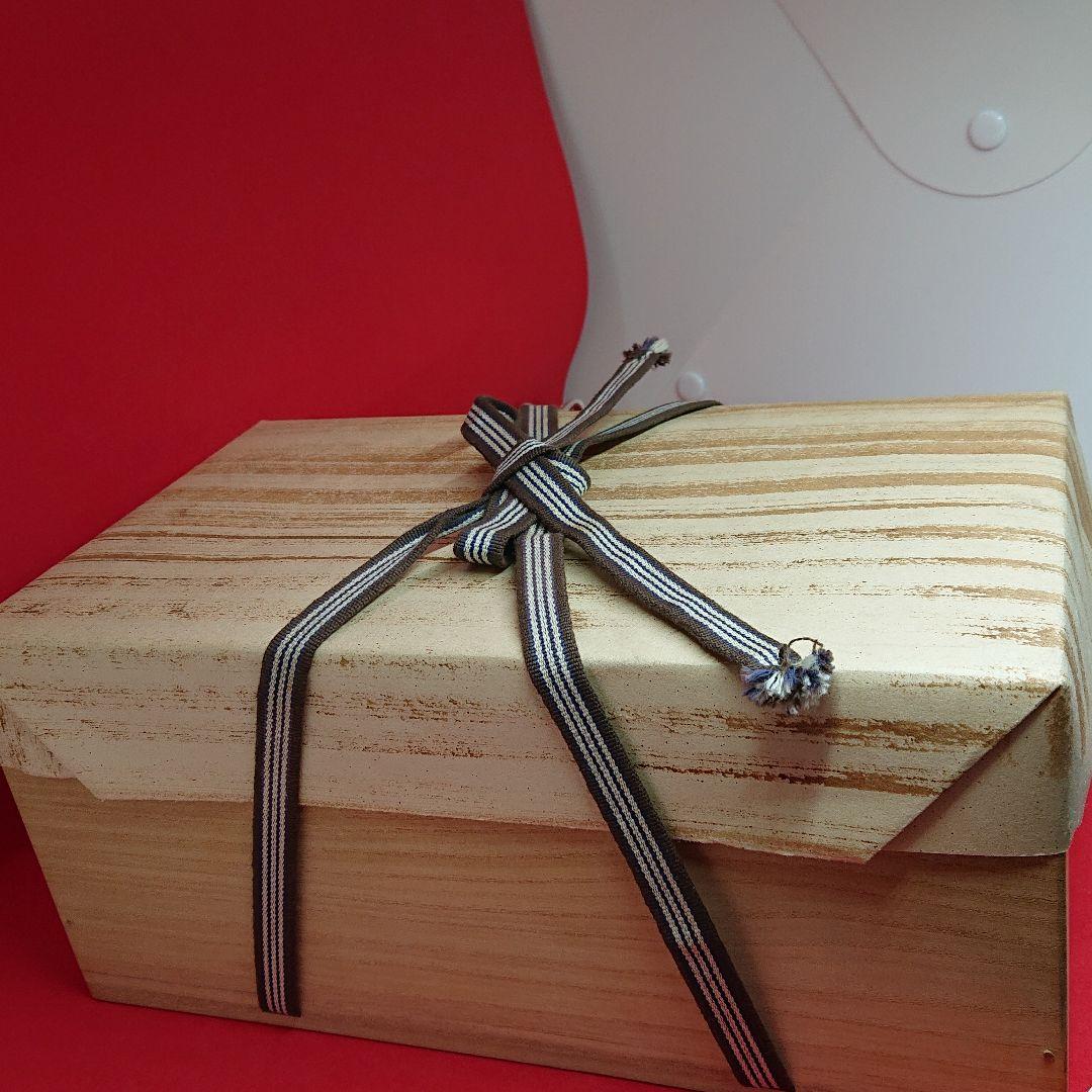 一双茶碗　志野茶碗と黒織部茶碗 共箱入