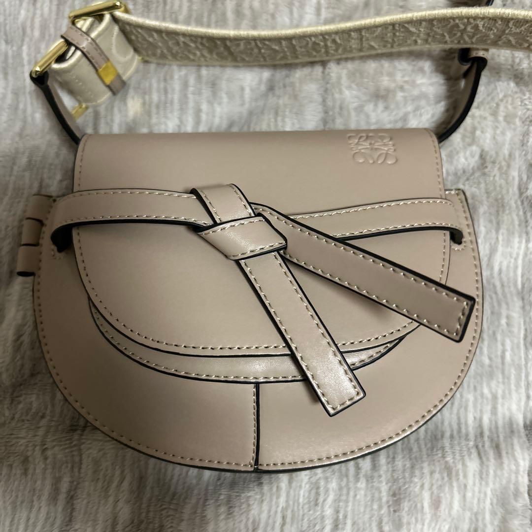 LOEWE ゲートショルダーバッグ ベージュ　スモール